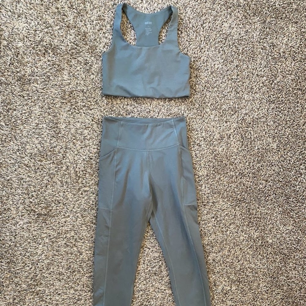 Girlfriend Collective Thyme workout set